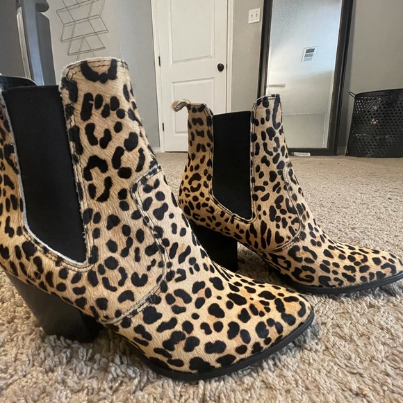 Steve Madden leopard booties - Picture 1 of 3